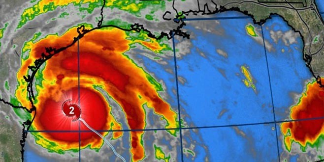 Korkulan oldu kasırga kıyıya ulaştı!