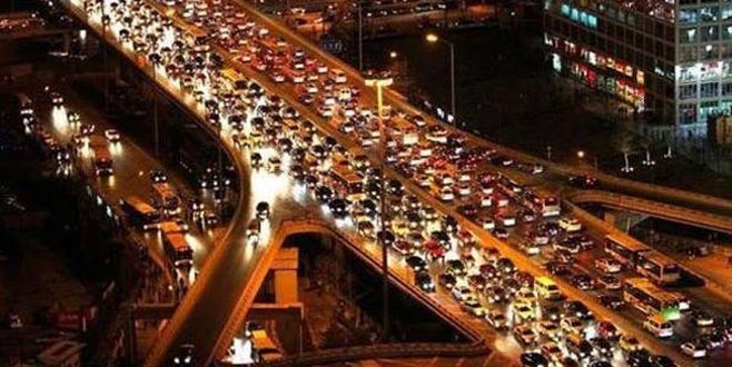 Milyonlar bu akşam yollara dökülecek