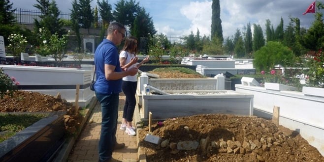 Vatan Şaşmaz’ın mezarına ziyaretçi akını!