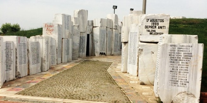 Yalova’da 17 Ağustos depremi anıtına çirkin saldırı