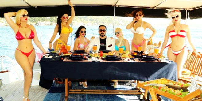 Adnan Oktar’ın kediciğinin nefesi kesildi!