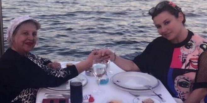 Deniz Seki annesi için dua istedi