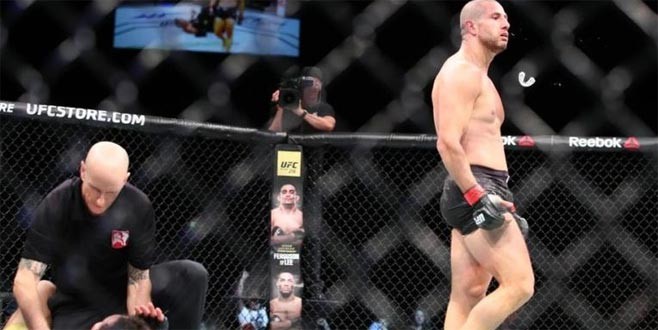 Gökhan Saki rakibini bayılttı!