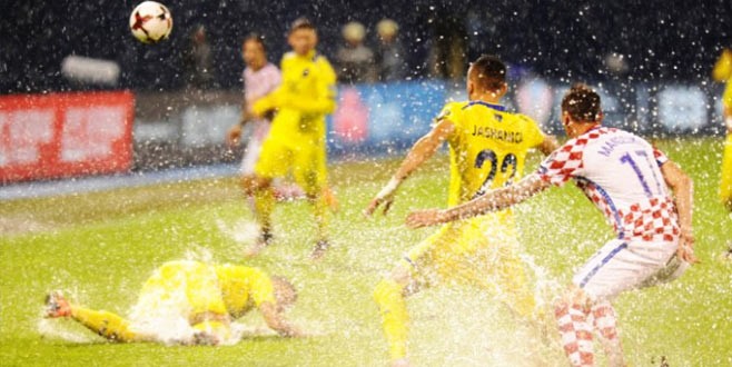 Hırvatistan-Kosova maçı yarıda kaldı