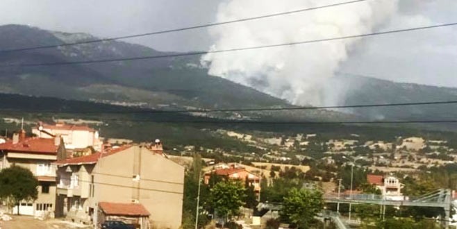 Kütahya’da yangın büyüyor: 7 ev boşaltıldı