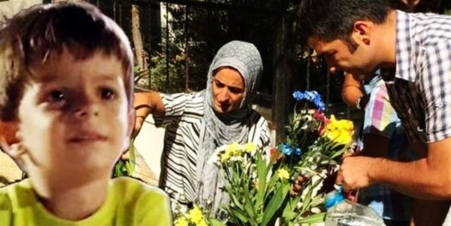 Minik Alperen’in mezarına bırakılanlar yürek yaktı