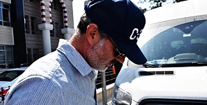 Murat Başoğlu utançtan yüzünü gizledi