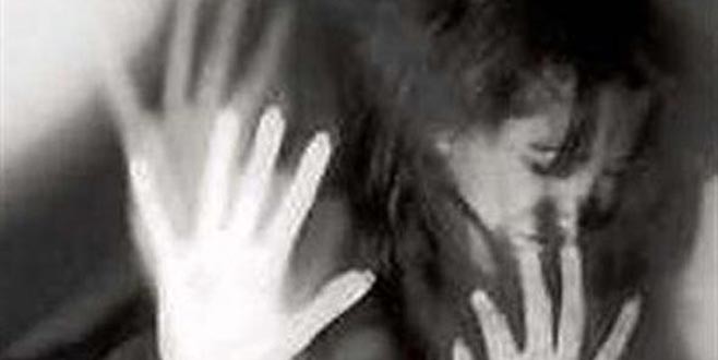 Öz annesi 15 yaşındaki kıza kabusu yaşattı!