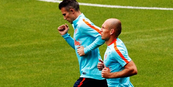 Robin Van Persie kadro dışı bırakıldı