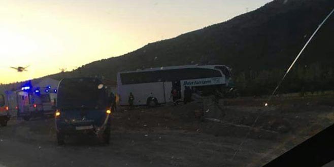 Afyonkarahisar’da tur otobüsü devrildi