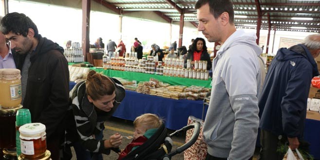 Ekolojik pazar esnafından vatandaşlara aşure ikramı