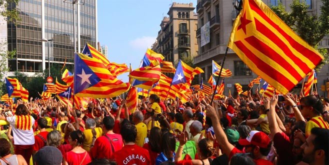Katalonya tek taraflı bağımsızlık ilan etti