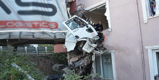 Kocaeli’nde korkunç kaza:1 ölü