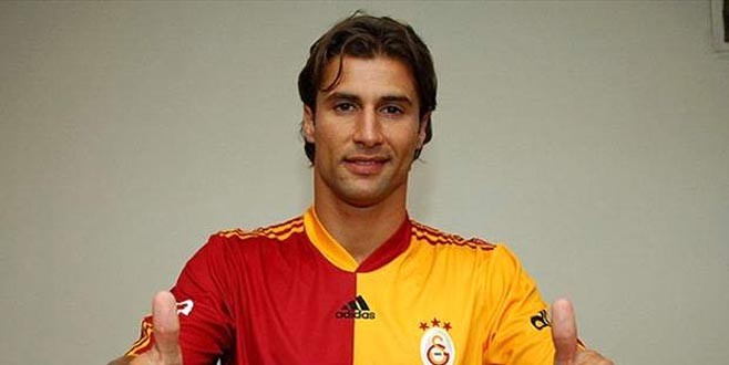 Lorik Cana futbolu bıraktı!