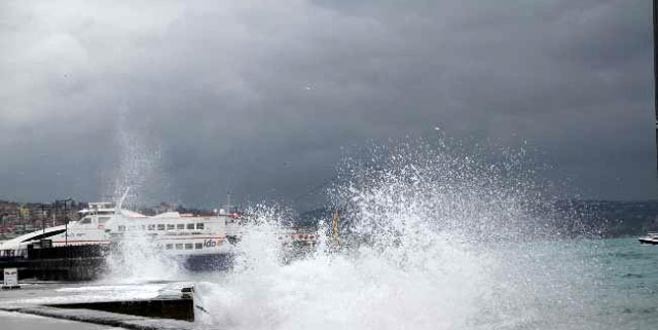 Marmara’da ulaşımı aksatan fırtına