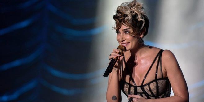 Sıla şiir kitabı çıkarıyor!