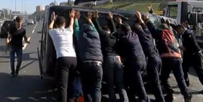 TEM’de araç takla attı! Trafik durdu