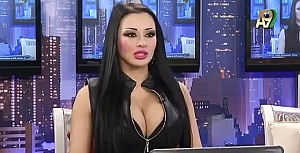 Yasemin Kiriş’in dekoltesi dünyanın dilinde