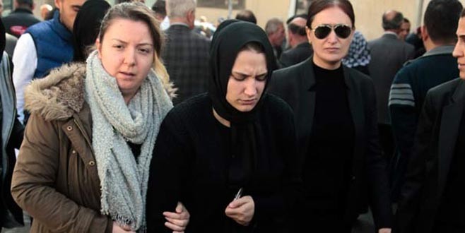 Babaları tarafından öldürülen kardeşler yan yana defnedildi