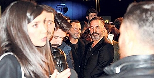 Cem Yılmaz Ahu Yağtu’yu göz hapsine aldı!