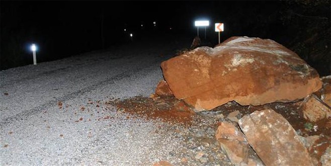 Gece yarısı korkutan deprem! 30 dakikada 8 kez sallandı