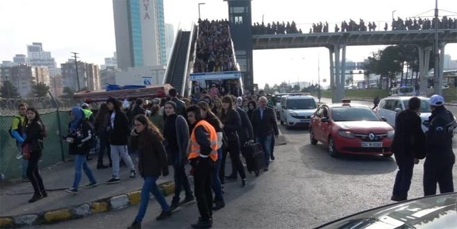 İstanbullular kitap fuarına akın ettiler