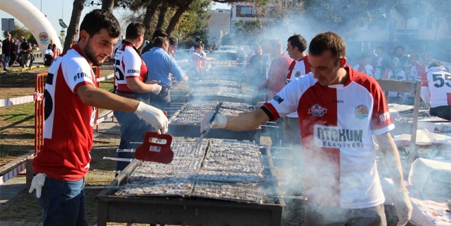 Samsun’da 10 ton hamsi dağıtıldı