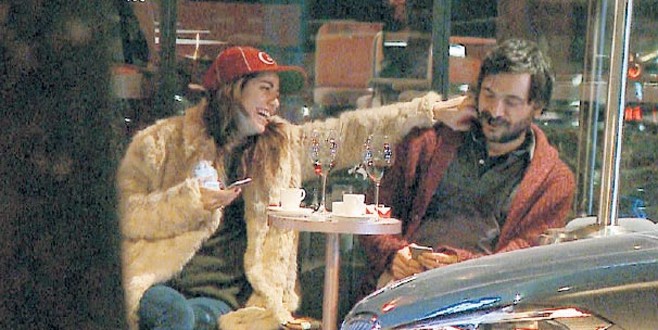 15 yıllık arkadaşla samimi pozlar