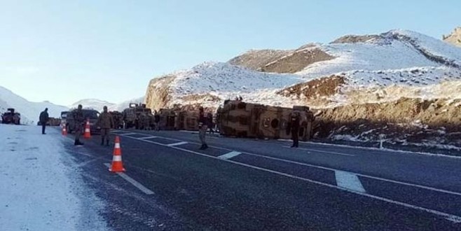 60 araçlık askeri konvoyda korkunç kaza