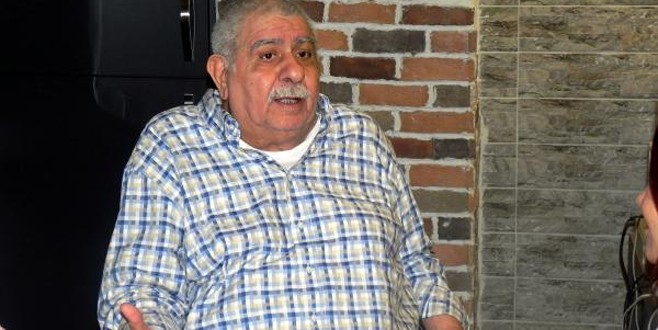 Arif Sağ eşinin ölümünün ardından sazını eline almamış