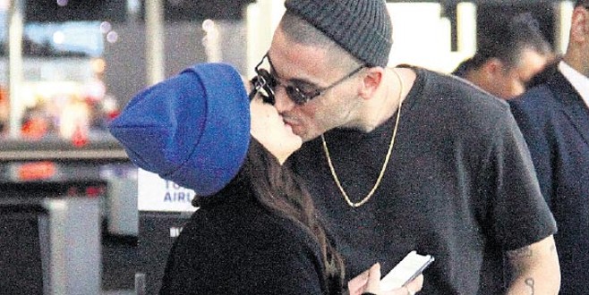 Can Bonomo öpmelere doyamadı