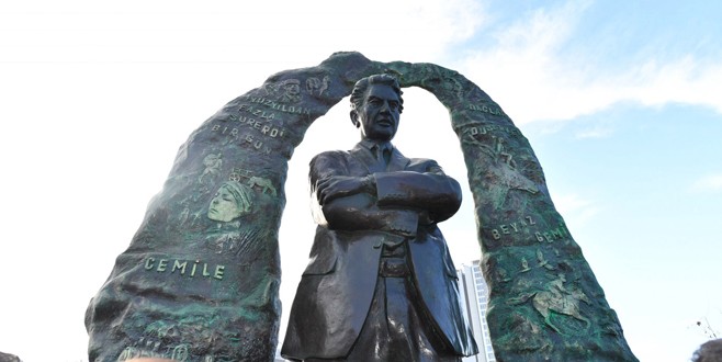 Cengiz Aytmatov heykeli Maltepe’de açıldı