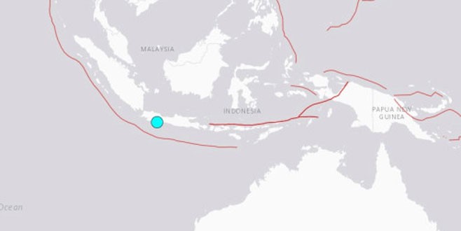 Endonezya’da 7.3 büyüklüğünde deprem