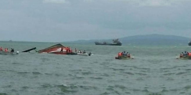 Filipinler’de feribot devrildi!