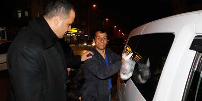 Karısını bir başkasıyla yatakta yakalayınca dehşet saçtı