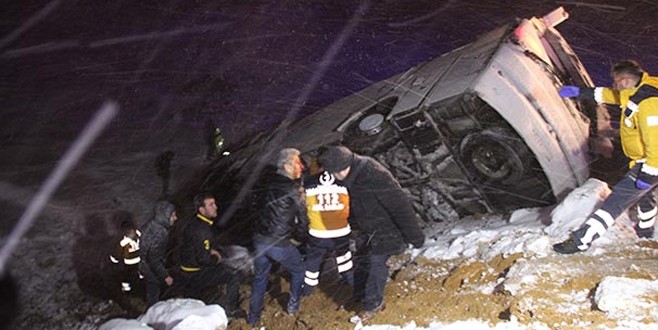 Konya’da feci kaza! Yolcu otobüsü devrildi