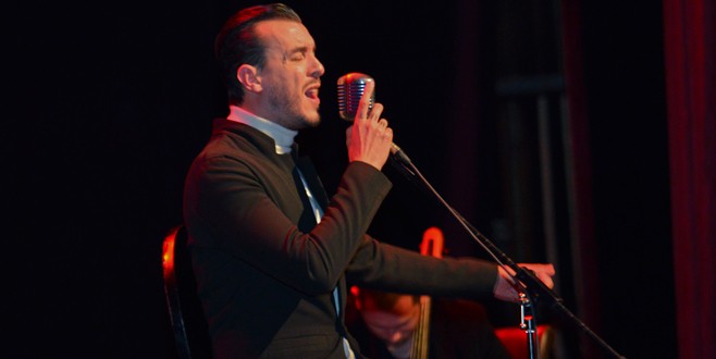 Maltepe’de Cem Adrian rüzgarı geçti!