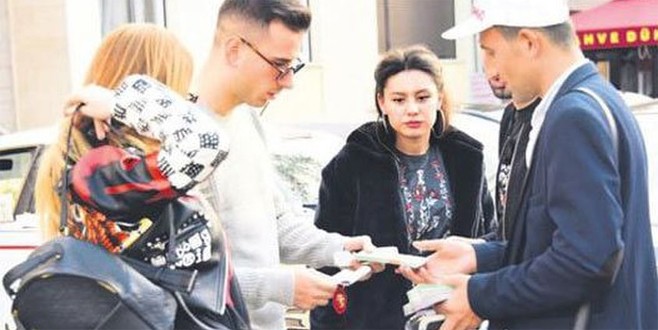 Oğuzhan Özyakup 100 adet çeyrek bilet aldı