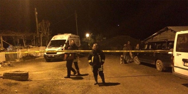 Öldürdüğü ağabeyinin cesedi ile birlikte kendisini eve kitledi