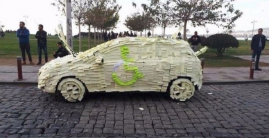 Aracını bu halde bulunca şoke oldu