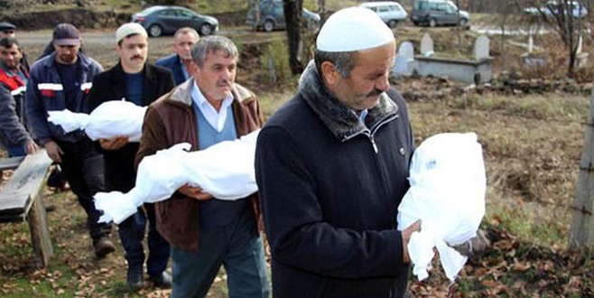 Tokat’ta 3 kardeş mezarlığa böyle taşındı