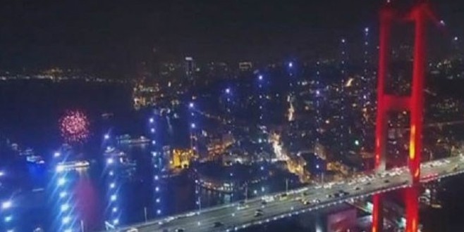 15 Temmuz Şehitler Köprüsü’nde yılbaşı coşkusu