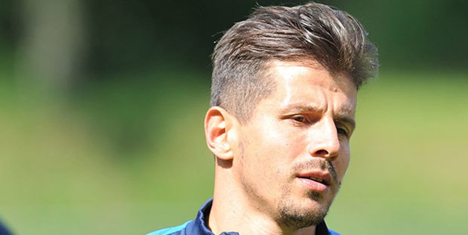 Emre Belözoğlu’ndan Aziz Yıldırım’a gönderme