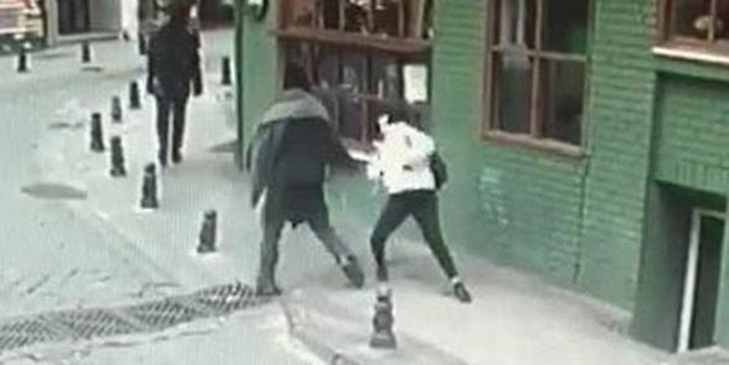 Kadıköy’de genç kıza yumruklu saldırı