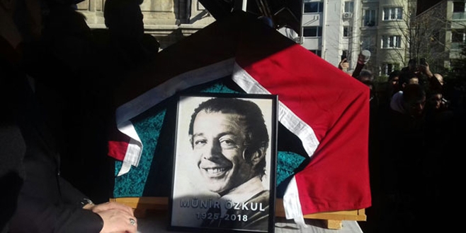 Münir Özkul bugün son yolculuğuna uğurlandı!