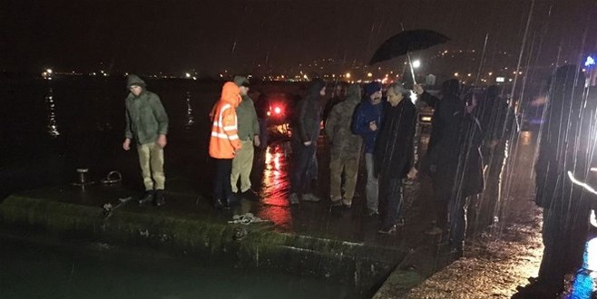 Polis otosu denize uçtu; 1 kayıp