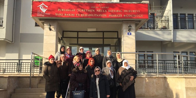 Pursaklarlı kadınlardan huzurevi ziyareti