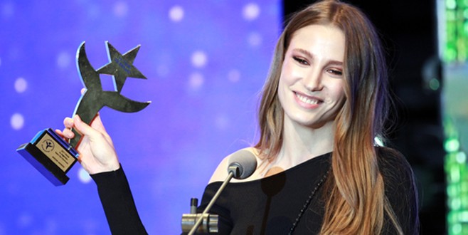 Serenay Sarıkaya: Kadın oluyorum