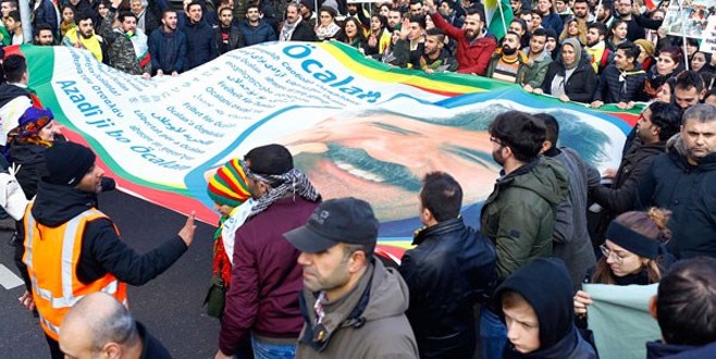 Yine Almanya yine skandal görüntüler!