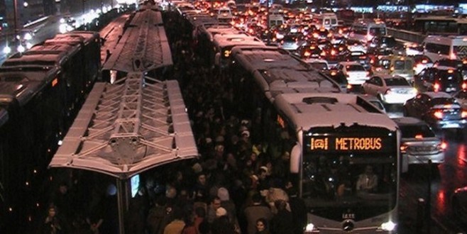 İstanbul’da metrobüs kazası: 22 yaralı